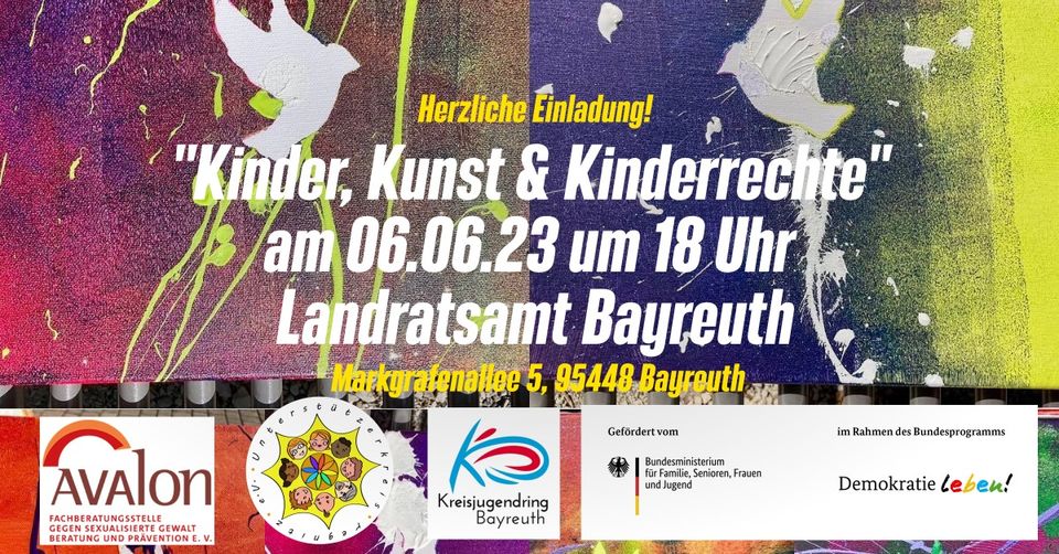 Ankündigung Veranstaltung: Kinder, Kunst und Kinderrechte am 6.6.23 um 18 Uhr im Landratsamt Bayreuth. Das Plakat ist bunt schattiert mit zwei Friedenstauben und unten Logos von Kooperationspartnern.